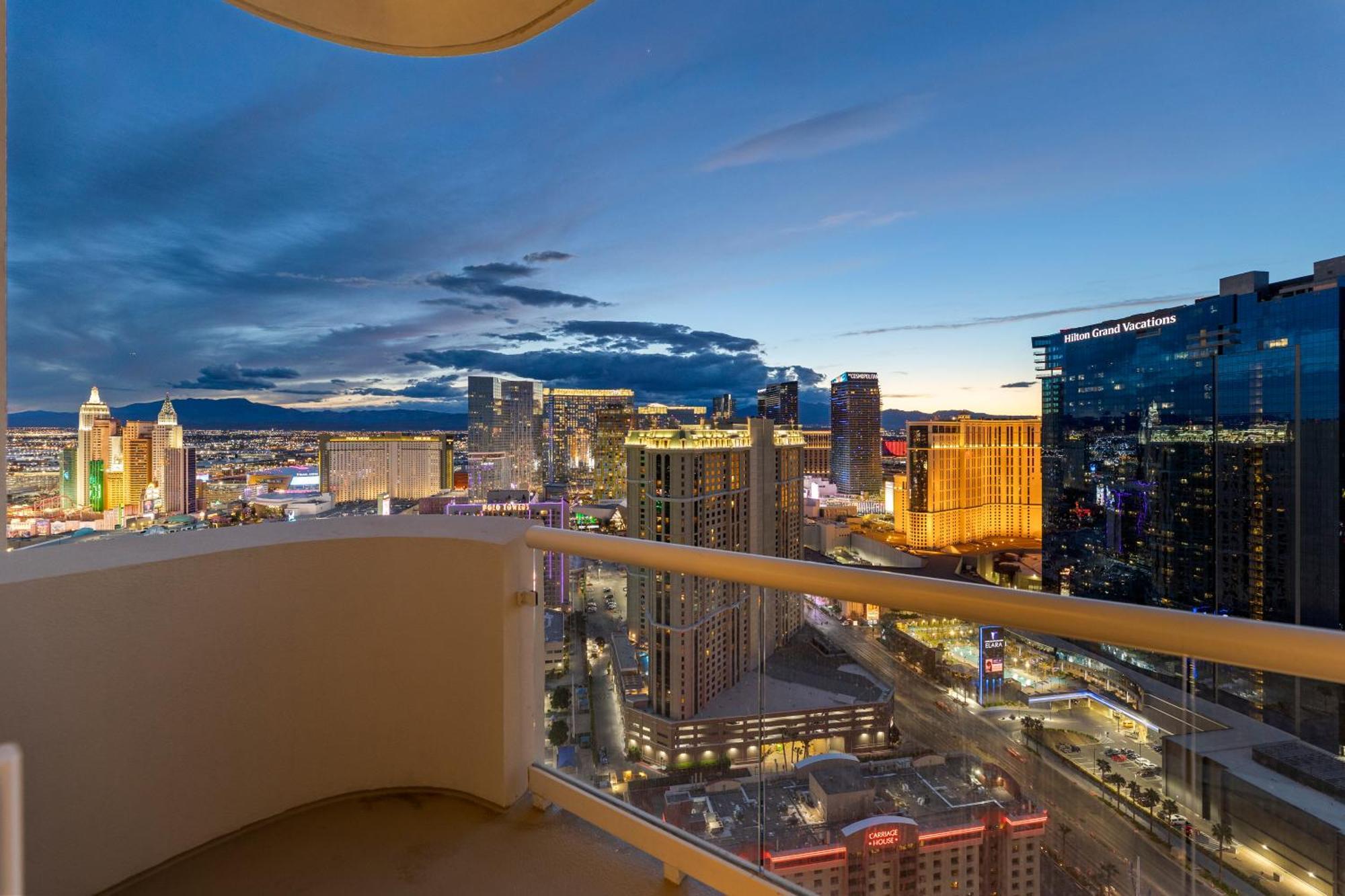 Lucky Gem Penthouse & Luxury Suites At Signature Resort, Balcony Strip View 2605 Лас-Вегас Экстерьер фото